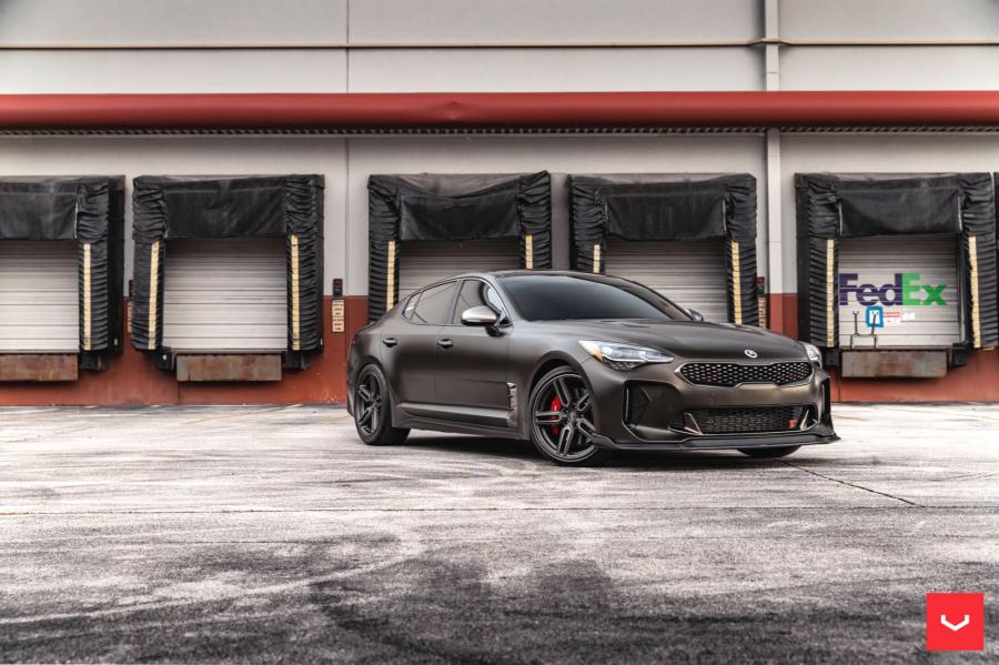  Kia Stinger GT on Vossen Wheels (HF-1) 2019 года  (фото 1 из 24)